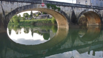 Brücke beim Hafen in Verdun-sur-le-Doubs